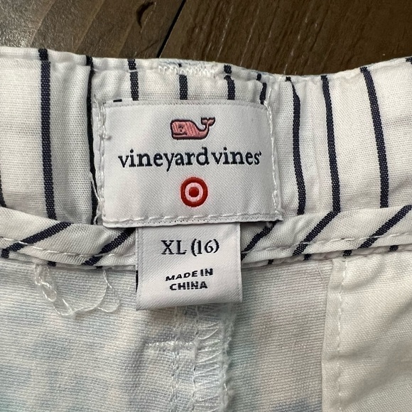 Vineyard Vines for Target Boys Patchwork Whale Shorts - Picture 4 of 4